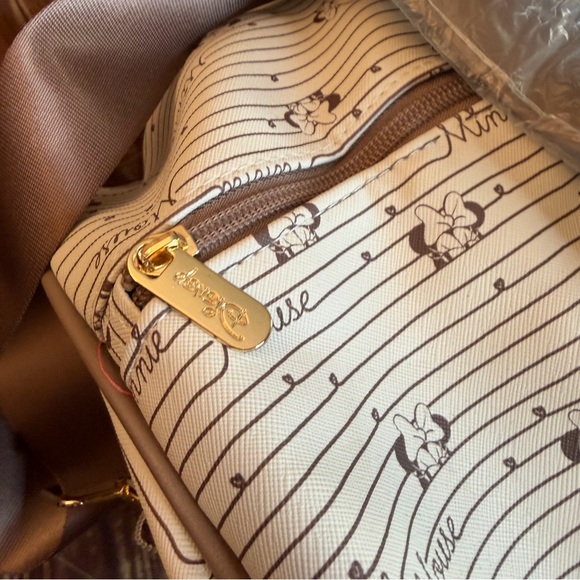 Disney Minnie Mouse Rolling Duffel Bag Women Travel Tote Carry-On - Picture 10 of 14